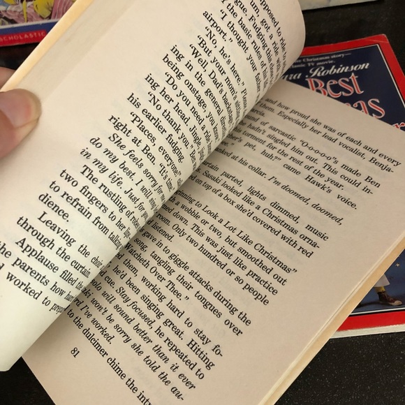 4 Christmas themed book lot π
π - Picture 9 of 10